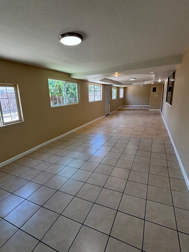 9121 Eaglepoint Ln in Stockton, CA - Foto de edificio - Building Photo