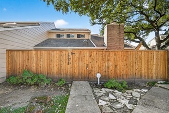 13925 Hollowgreen Dr in Houston, TX - Building Photo - Building Photo