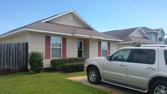 7484 Autumn Trace Blvd in Navarre, FL - Building Photo - Building Photo