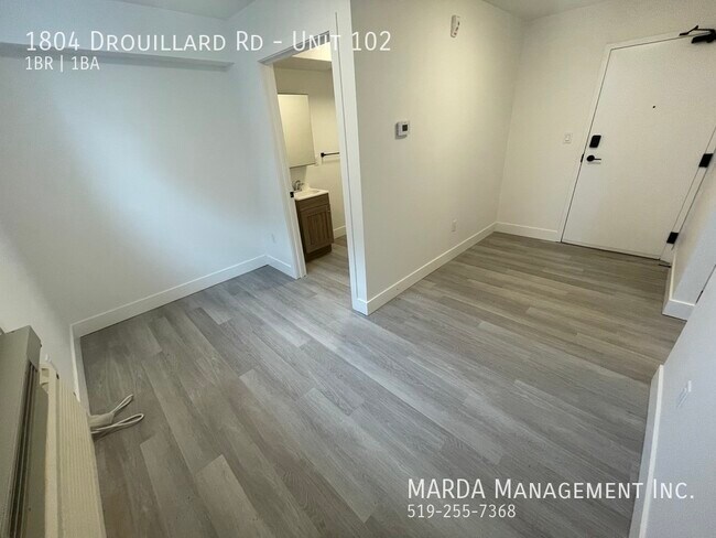 1804 Drouillard Rd in Windsor, ON - Building Photo - Building Photo