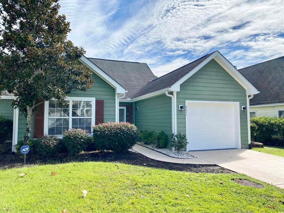 4511 Spyglass Dr in Little River, SC - Building Photo