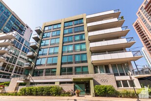 650 W Wayman St, Unit 106C in Chicago, IL - Building Photo