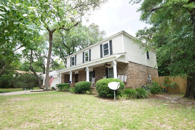 574 L Ombre Cir NE in Fort Walton Beach, FL - Building Photo - Building Photo