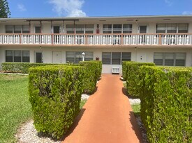 41 Cambridge B in West Palm Beach, FL - Building Photo