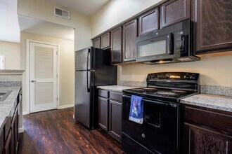 Walnut Grove in Seguin, TX - Foto de edificio - Building Photo