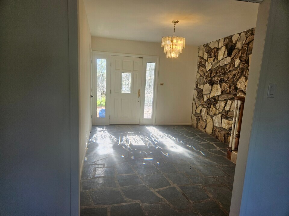 260 Mission Dr in Camarillo, CA - Building Photo