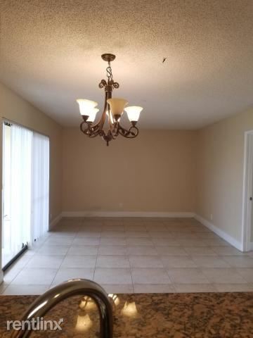 1680 Windorah Way-Unit -Apt D in West Palm Beach, FL - Foto de edificio