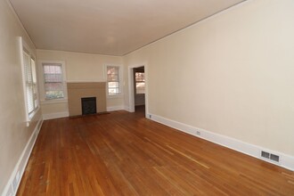 1704 Pinewood Dr in Columbia, SC - Foto de edificio - Building Photo