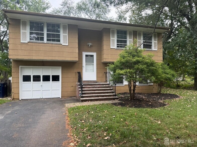 5 Pelmont Pl in Piscataway, NJ - Building Photo