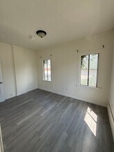 116 S Mathews St in Los Angeles, CA - Foto de edificio - Building Photo