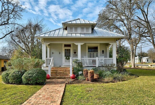 property at 221 N Johnson Ave