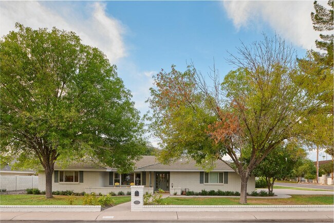 5952 E Calle Tuberia in Phoenix, AZ - Building Photo - Building Photo