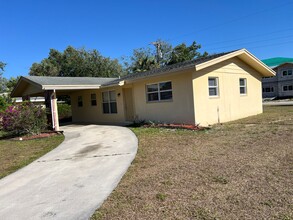 2019 Gray Ct in North Fort Myers, FL - Building Photo - Building Photo