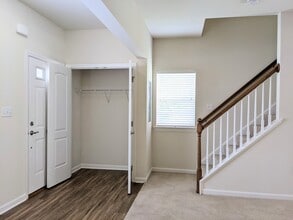Hunters Pointe Townhomes in York, PA - Foto de edificio - Building Photo