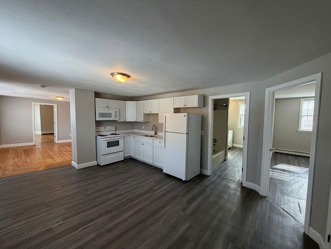 682 Beech St in Manchester, NH - Foto de edificio - Building Photo