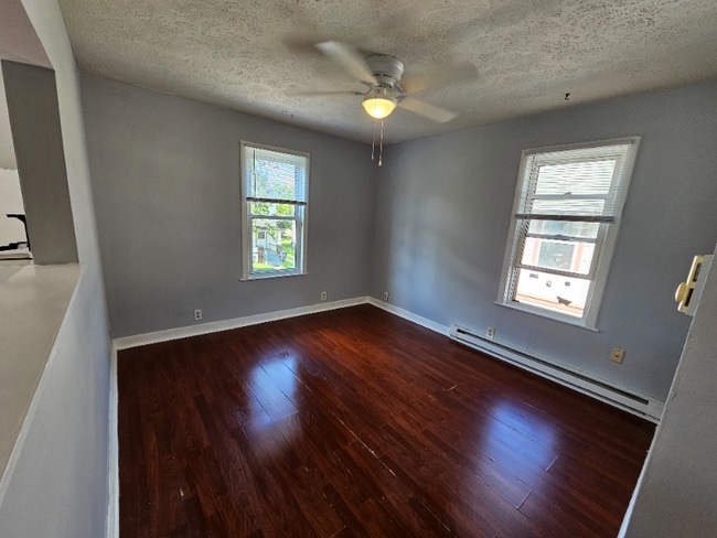 1777 Marks Ave in Akron, OH - Foto de edificio - Building Photo