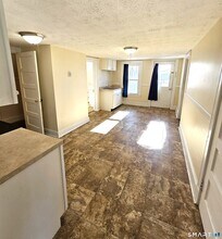 37 Bloomfield Ave in Windsor, CT - Building Photo - Building Photo