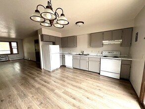 3604 S Cathy Ave, Unit 2 in Sioux Falls, SD - Foto de edificio - Building Photo