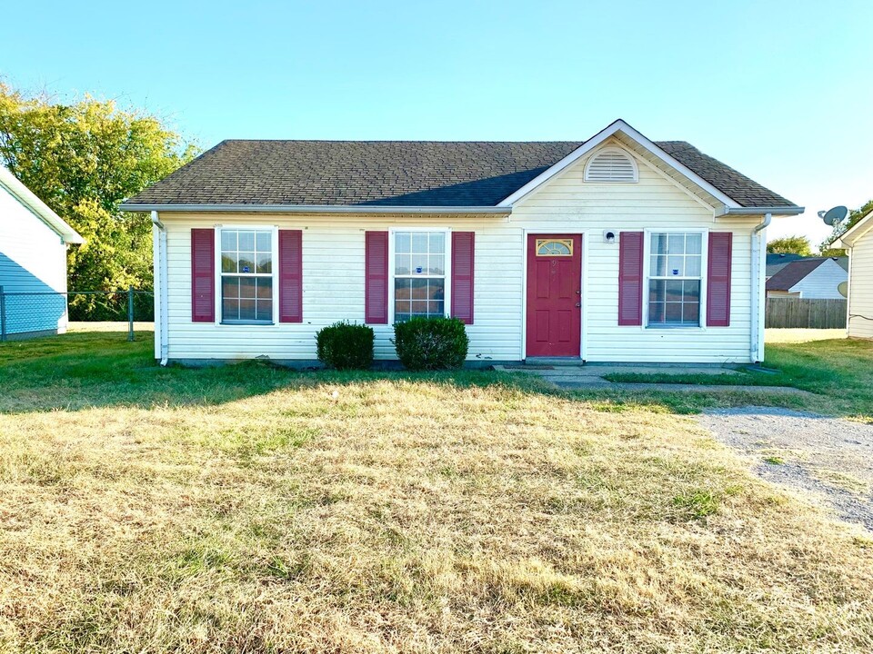 983 State Line Rd in Oak Grove, KY - Building Photo