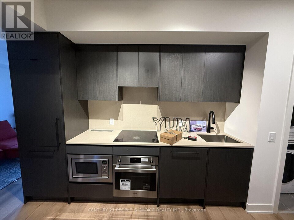 5-205 Lakeview Ave in Toronto, ON - Building Photo