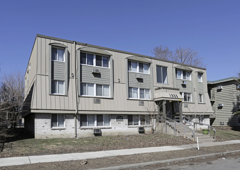 1906 Clinton Ave in Minneapolis, MN - Building Photo