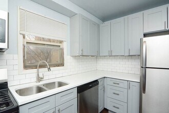 7319 N Rogers Ave in Chicago, IL - Building Photo - Building Photo