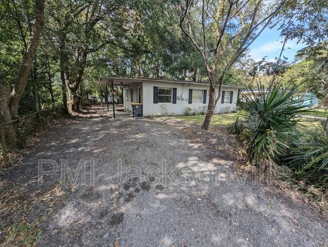 1056 Detroit Cir W in Jacksonville, FL - Building Photo - Building Photo