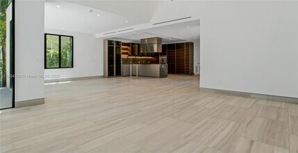 345 W 46th St in Miami Beach, FL - Building Photo - Building Photo