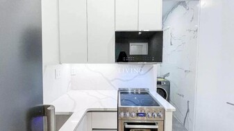 110 9th Ave in New York, NY - Building Photo