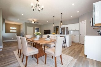 358-400 N Allen St in Bennington, NE - Building Photo - Building Photo