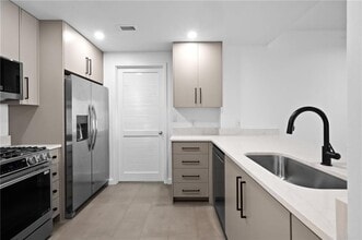 3338 Peachtree Rd in Atlanta, GA - Building Photo - Building Photo