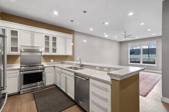 350 S 200 E, Unit 319 in Salt Lake City, UT - Foto de edificio - Building Photo