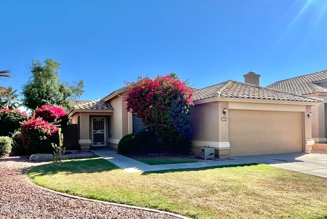 7439 W Crest Ln in Glendale, AZ - Building Photo - Building Photo