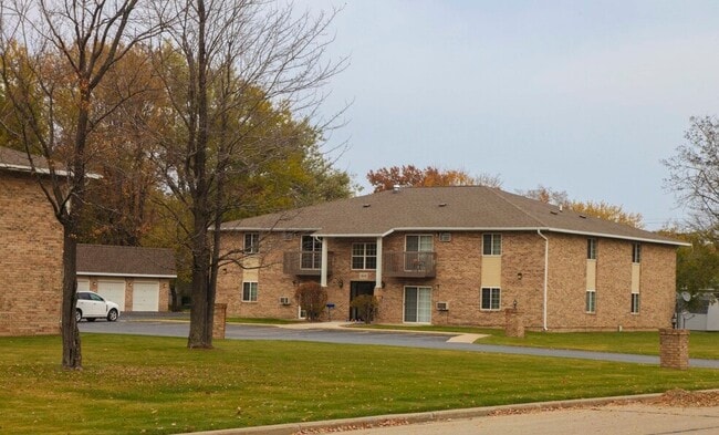 1610 36th Ave, Unit A in Menominee, MI - Building Photo - Building Photo