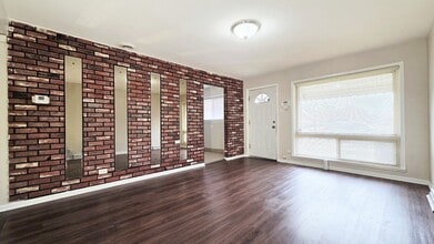 10200 S Crandon Ave in Chicago, IL - Foto de edificio - Building Photo