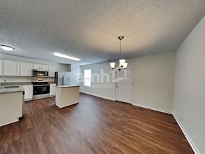 8115 Royal Elm Dr in Blacklick, OH - Foto de edificio - Building Photo