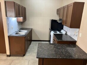 226 Cherry St in Levelland, TX - Foto de edificio - Building Photo