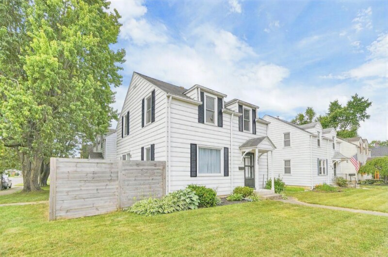 105 W Church St in Pickerington, OH - Building Photo