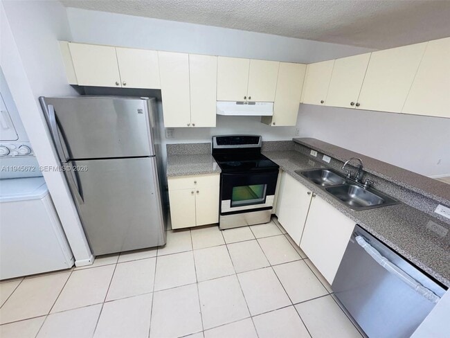 9948 Nob Hill Ln in Sunrise, FL - Building Photo - Building Photo