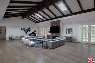 1121 N Beverly Dr in Beverly Hills, CA - Building Photo - Building Photo