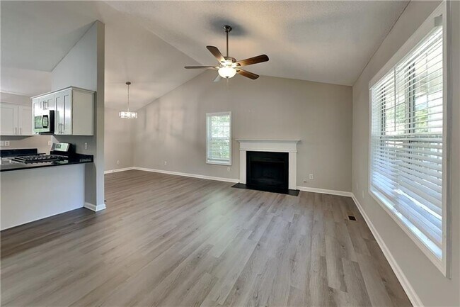 412 Due W Pl in Dallas, GA - Foto de edificio - Building Photo