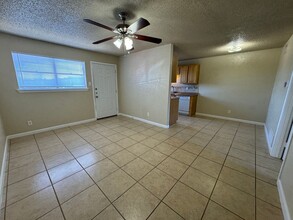 1015 N Gilmer St-Unit -Apt. 03 in Killeen, TX - Building Photo - Building Photo