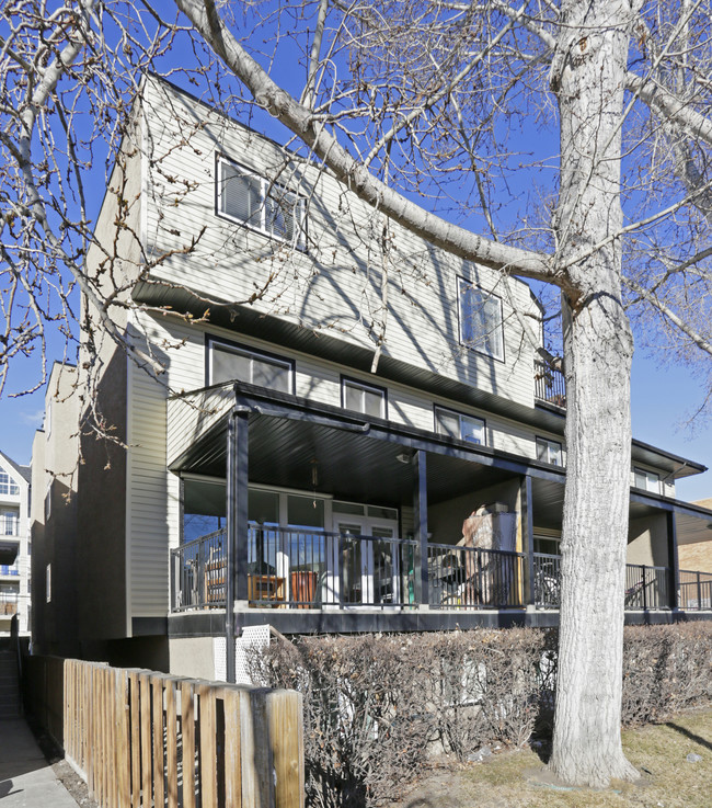 1059 5th Ave NW in Calgary, AB - Building Photo - Building Photo