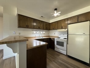 860 Netters Cir in Chico, CA - Building Photo - Building Photo