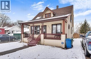 3484 Peter St in Windsor, ON - Building Photo