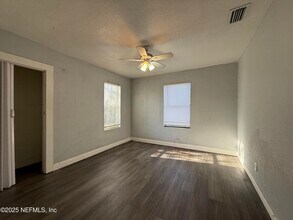2091 Yulee St in Jacksonville, FL - Building Photo - Building Photo