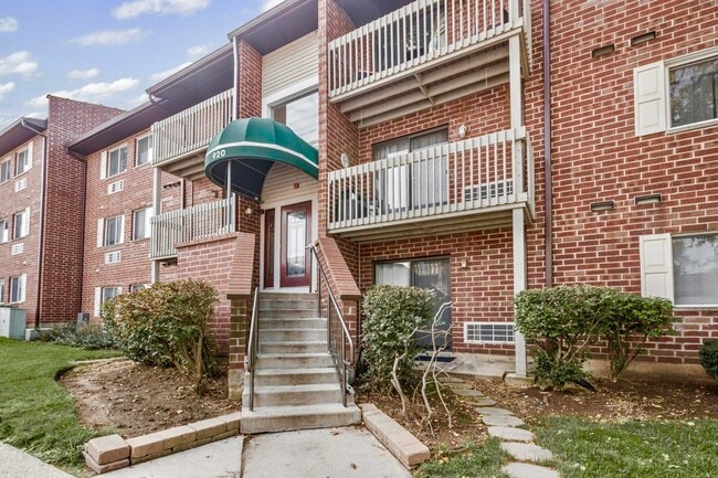 property at 920 N Lakeside Dr