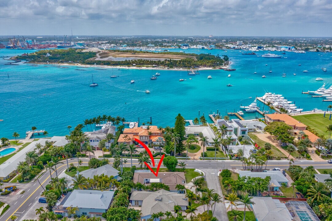 336 Linda Ln in Palm Beach Shores, FL - Building Photo