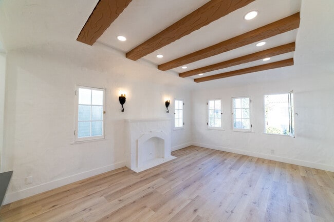 6128 Orange St in Los Angeles, CA - Building Photo - Building Photo