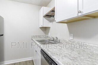 136 Kingsridge Dr in La Vergne, TN - Building Photo - Building Photo